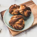 vegan swedish cinnamon buns in knots