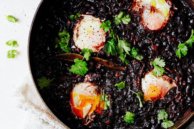 Pan filled with black beans and poaches eggs