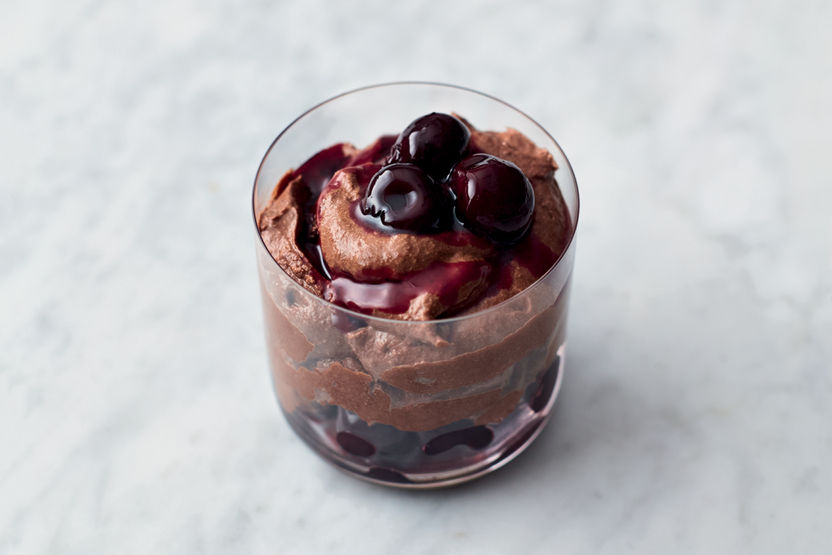 Cherry recipes - Cherry chocolate mousse in a glass