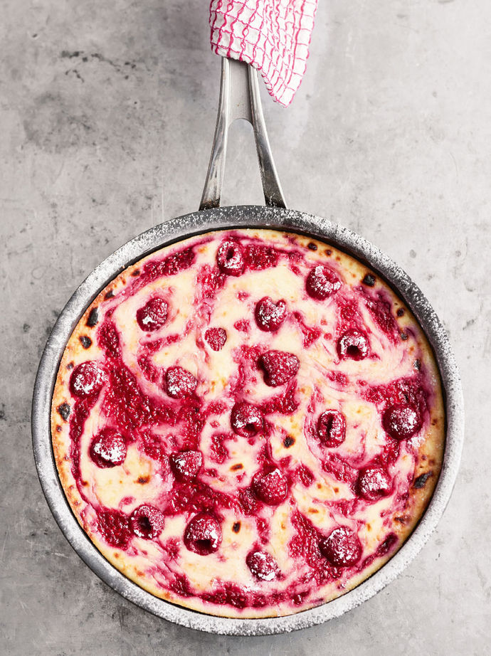 One-pan cheesecake rippled with raspberry sauce