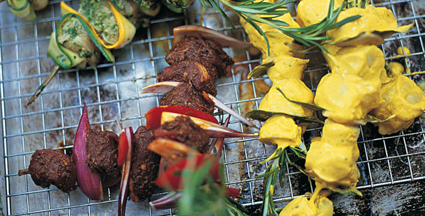 barbecue marinaded meats with veg on skewers