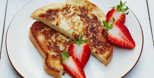 eggy bread french toast with strawberries