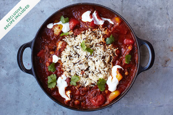 veggie chilli with sour cream and rice on top