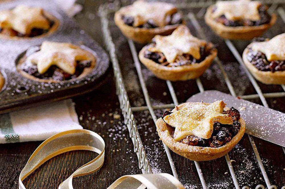 gluten free mince pies with star pastry tops and icing sugar sprinkled