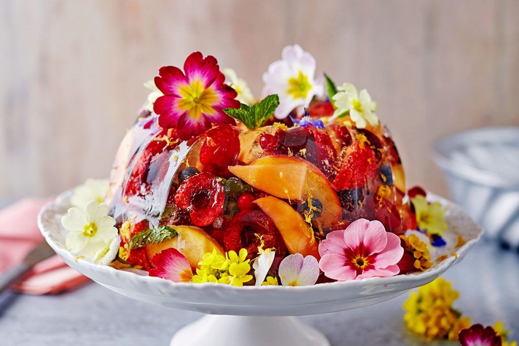 valentine's recipes - prosecco jelly with edible colourful flowers on top