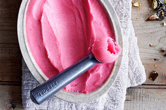 how to make sorbet - ice cream scoop with sorbet in it