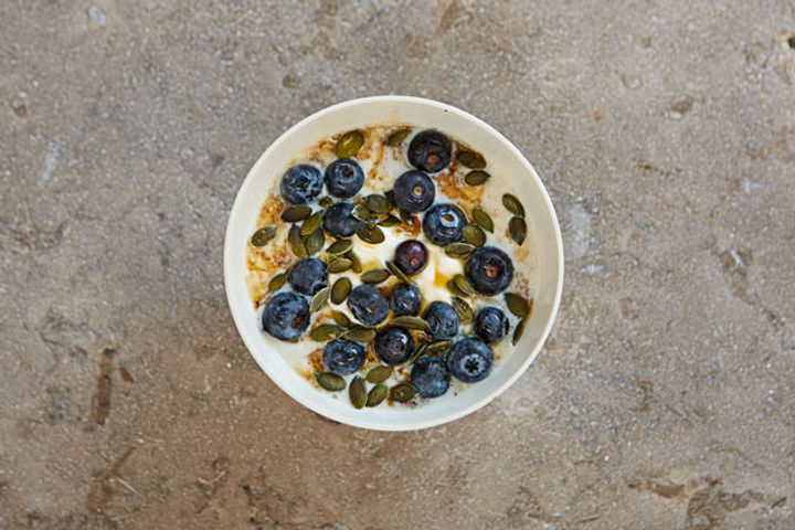 Blueberries, yoghurt, honey and toasted nuts