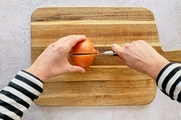How to chop an onion: Step 1