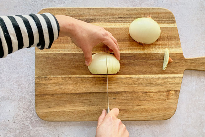 How to chop an onion: Step 3