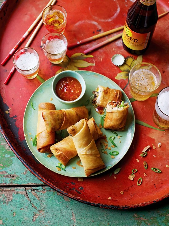 chinese new year spring rolls