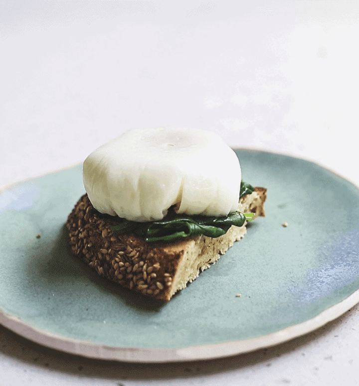 GIF of perfect hollandaise being drizzled on to poached egg on toast