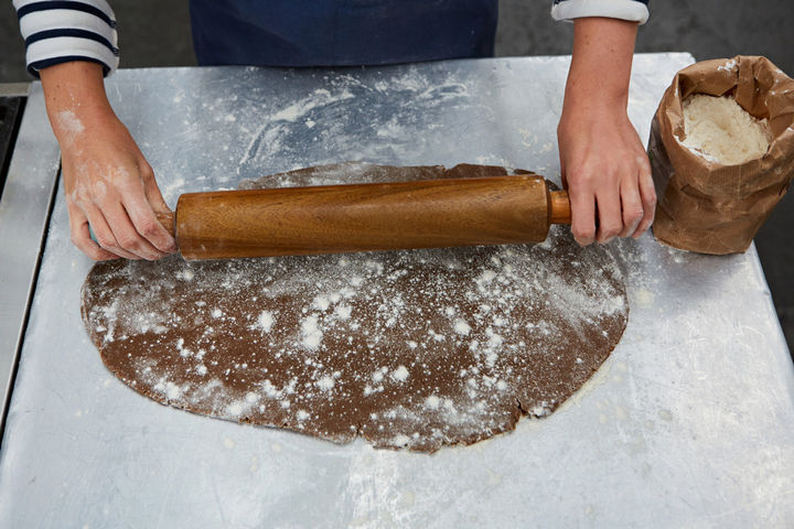gingerbreadhouse_rolling