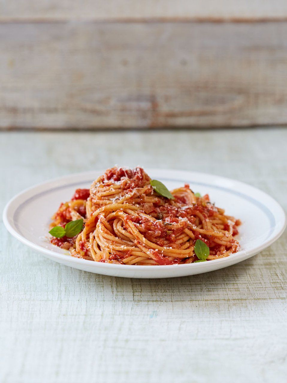 Making tomato deals pasta sauce