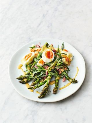 Asparagus, eggs & French dressing