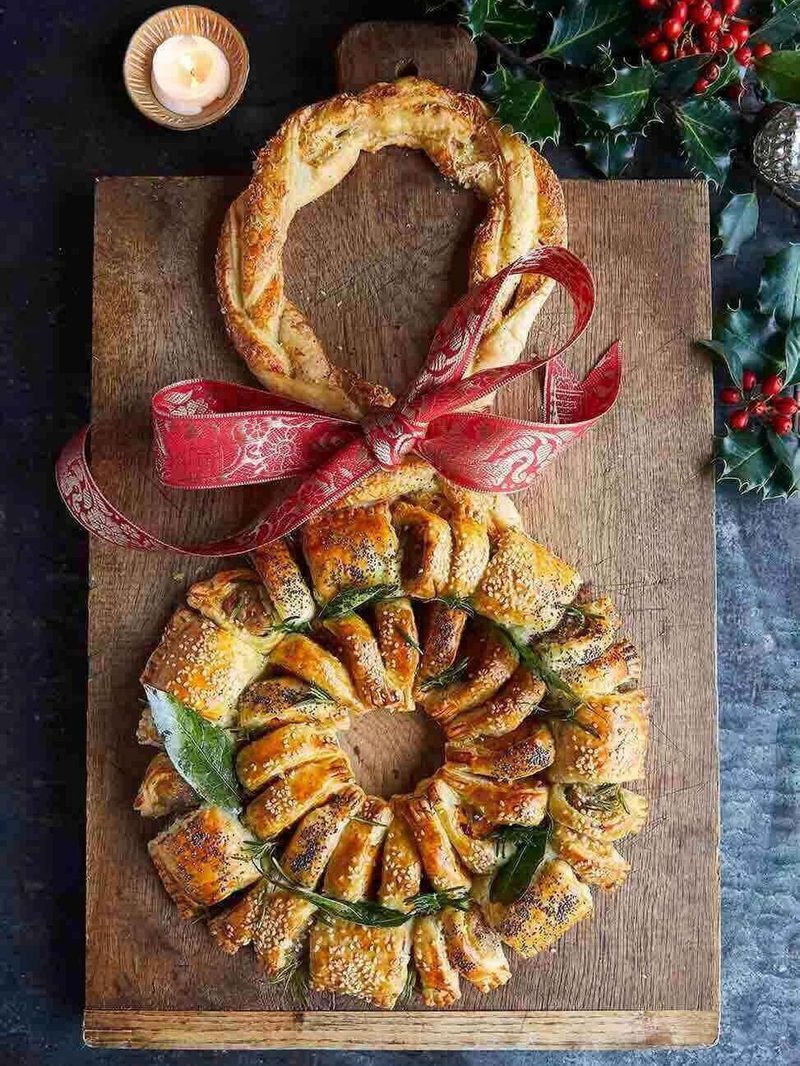 Christmas sausage roll wreath | Jamie Oliver recipes