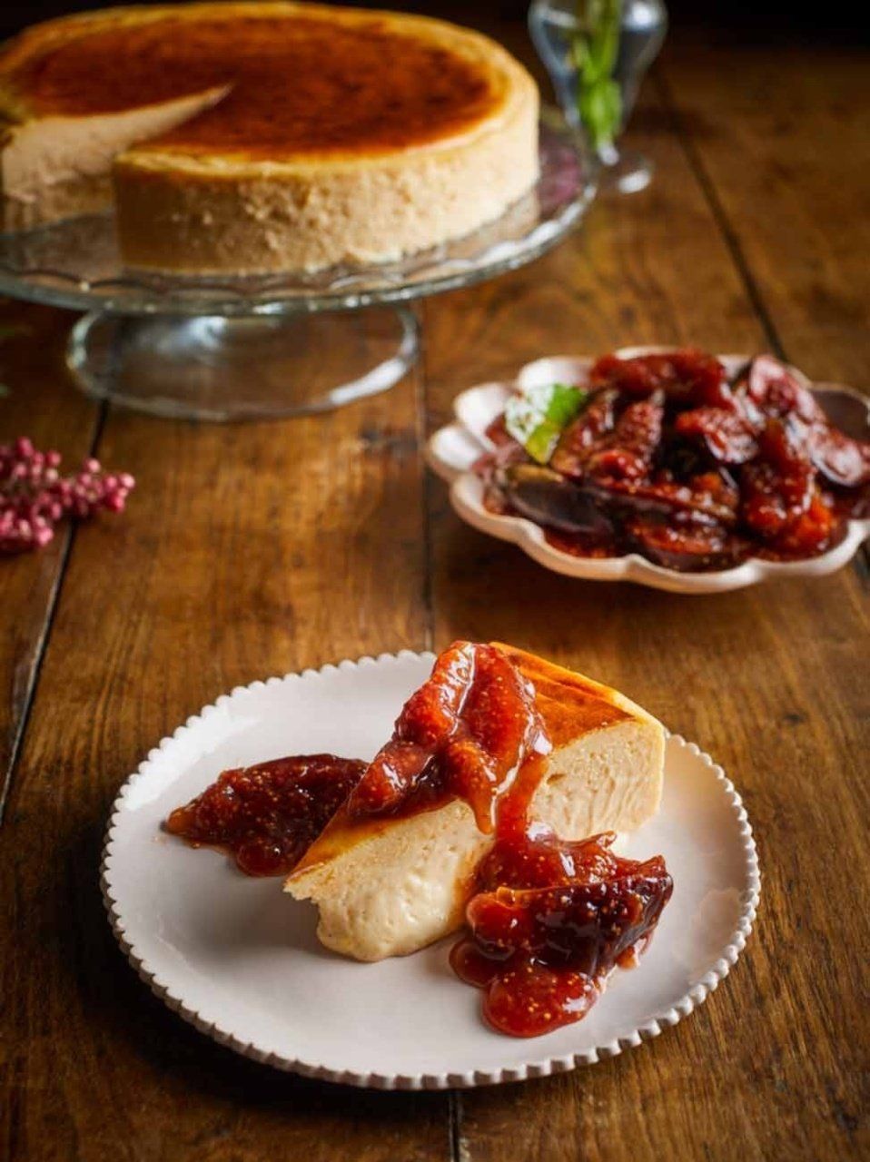 Baked cheesecake with fig compote