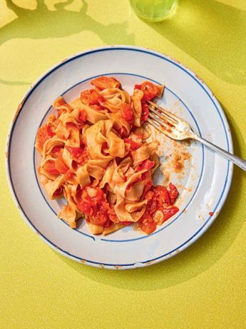 Spicy tomato pasta