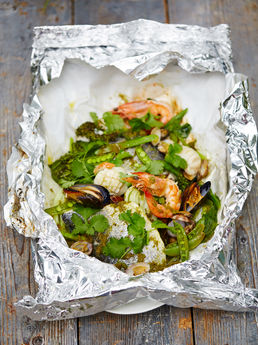 Asian-style seafood parcels
