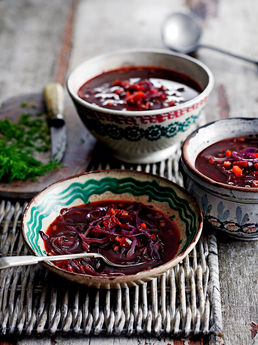 Beetroot &amp; tomato borscht