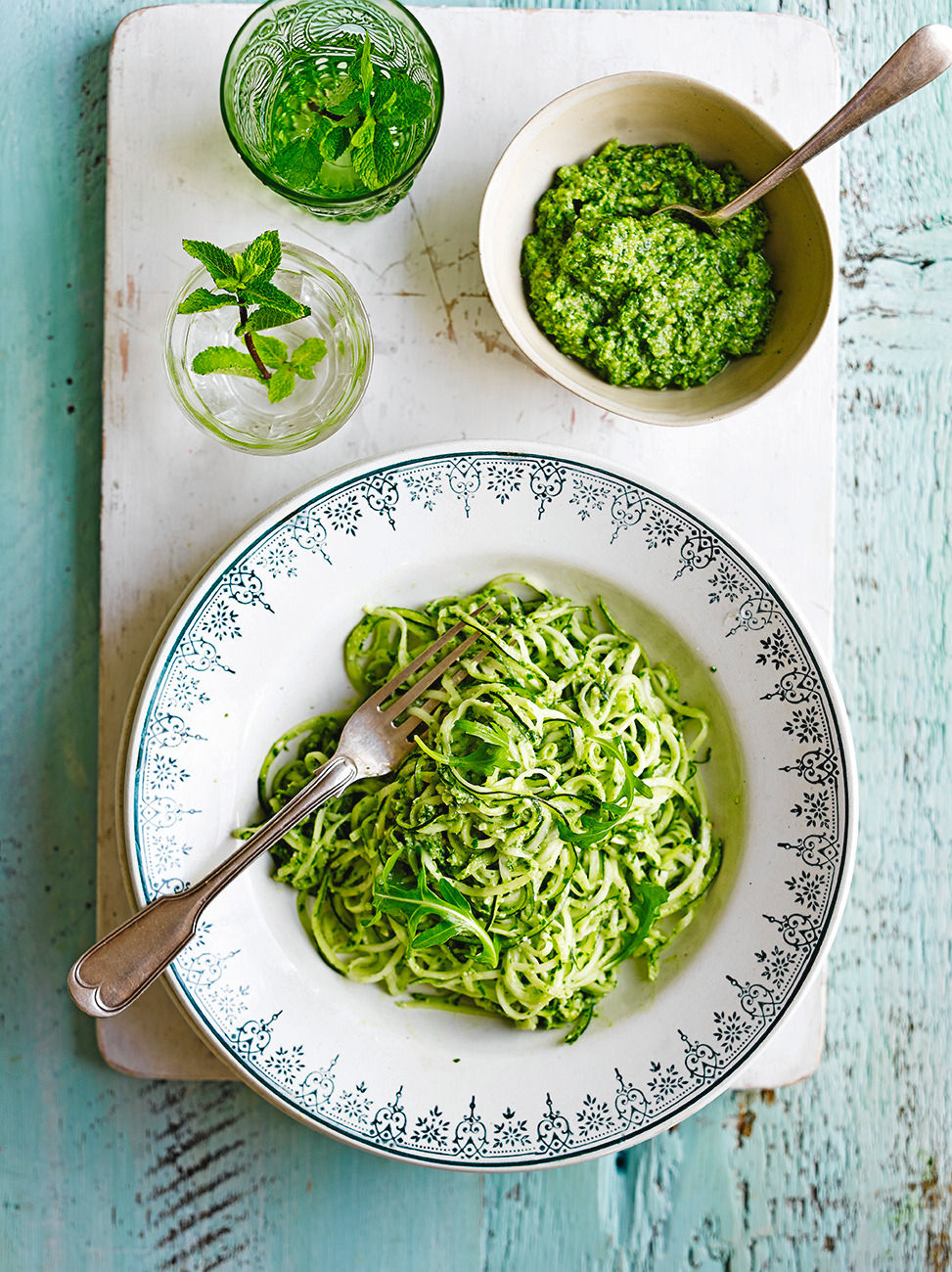 Courgette spaghetti with rocket pesto