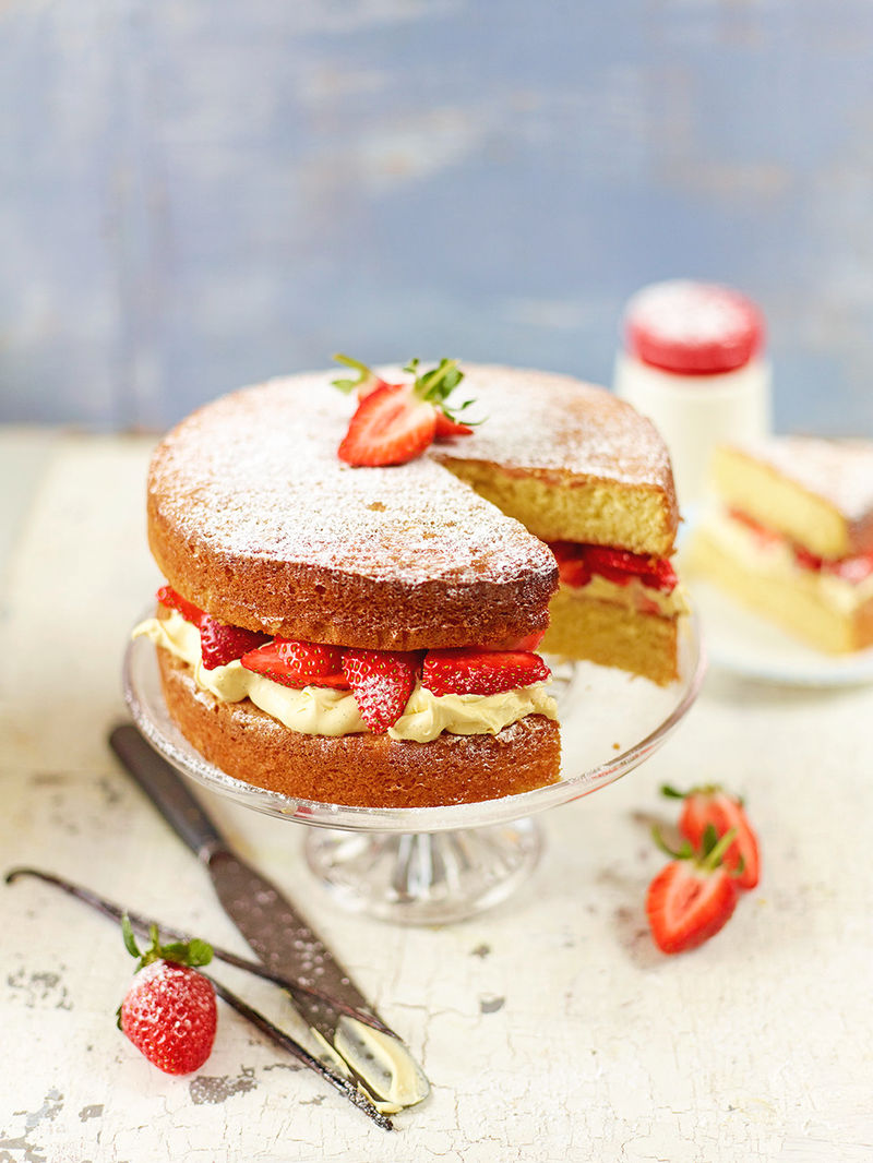 Strawberry & cream sandwich sponge | Fruit recipes | Jamie ...