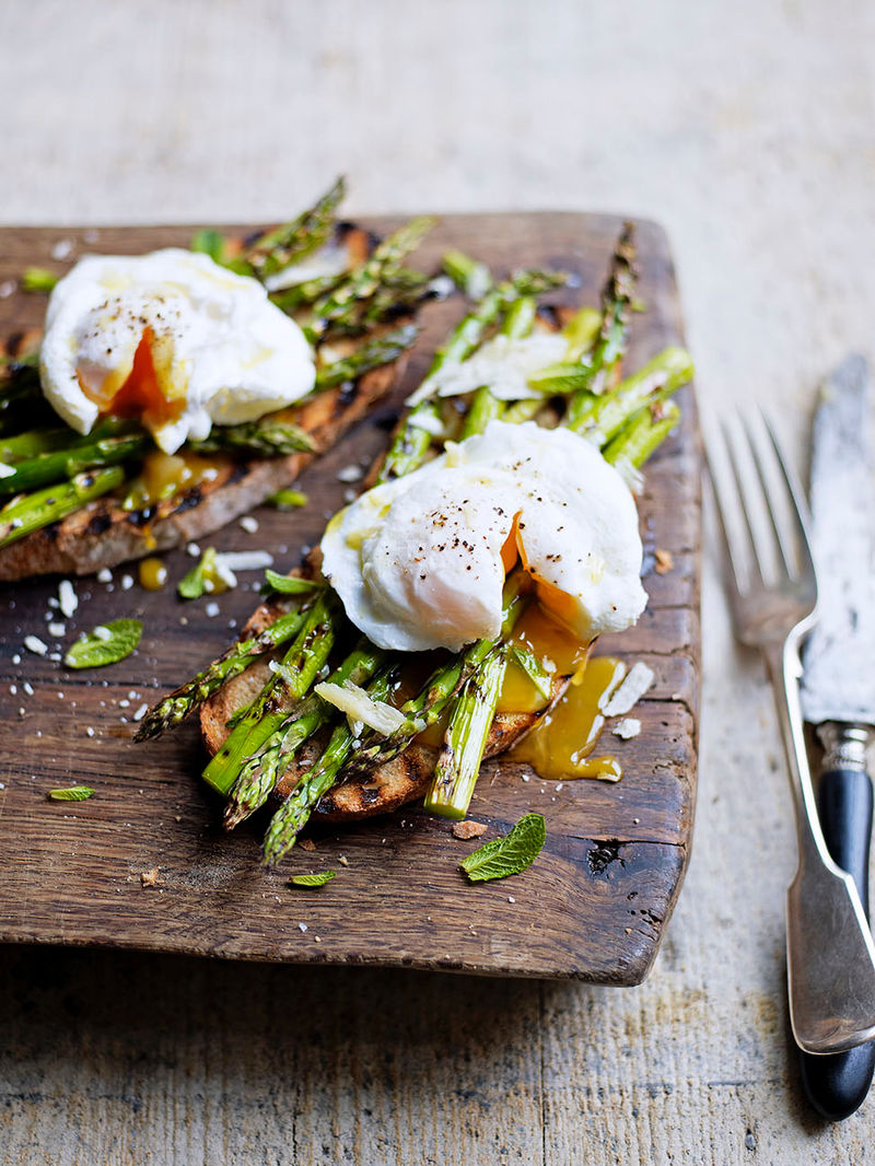 Grilled Asparagus Poached Egg On Toast Egg Recipes Jamie Oliver