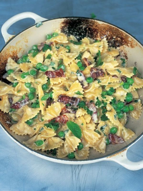 Farfalle with carbonara and spring peas