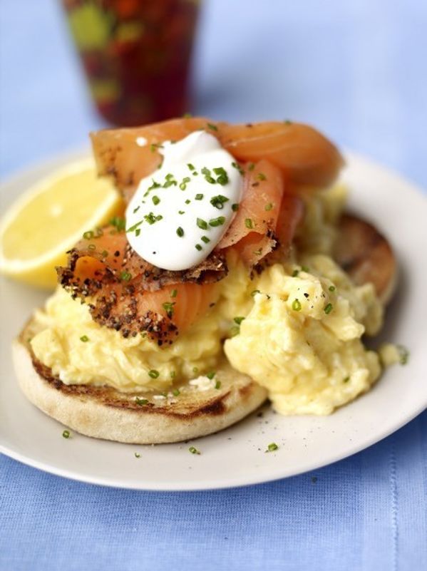 Scrambled egg muffins with smoked salmon and soured cream