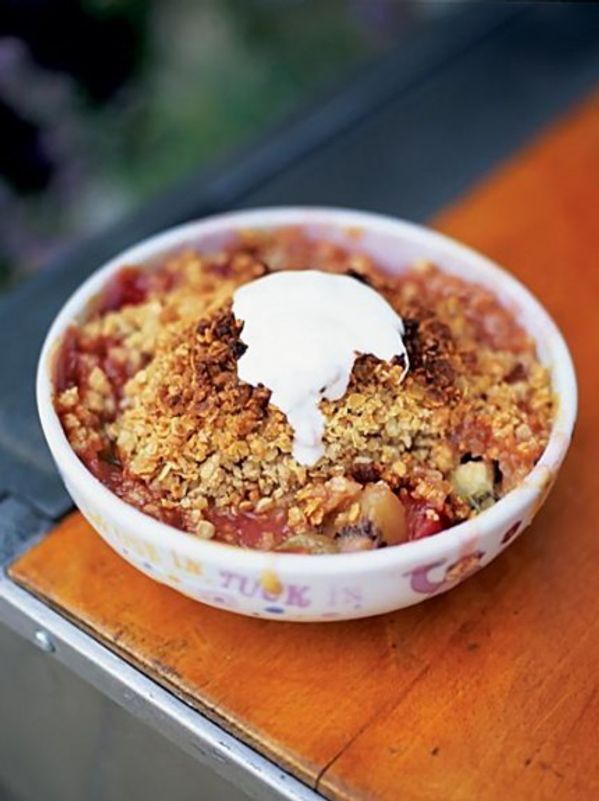 Plum crumble with rolled oats
