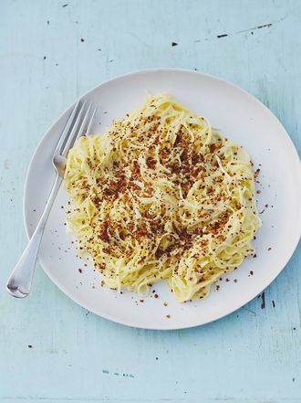 Oozy cheesy pasta with crispy pangritata