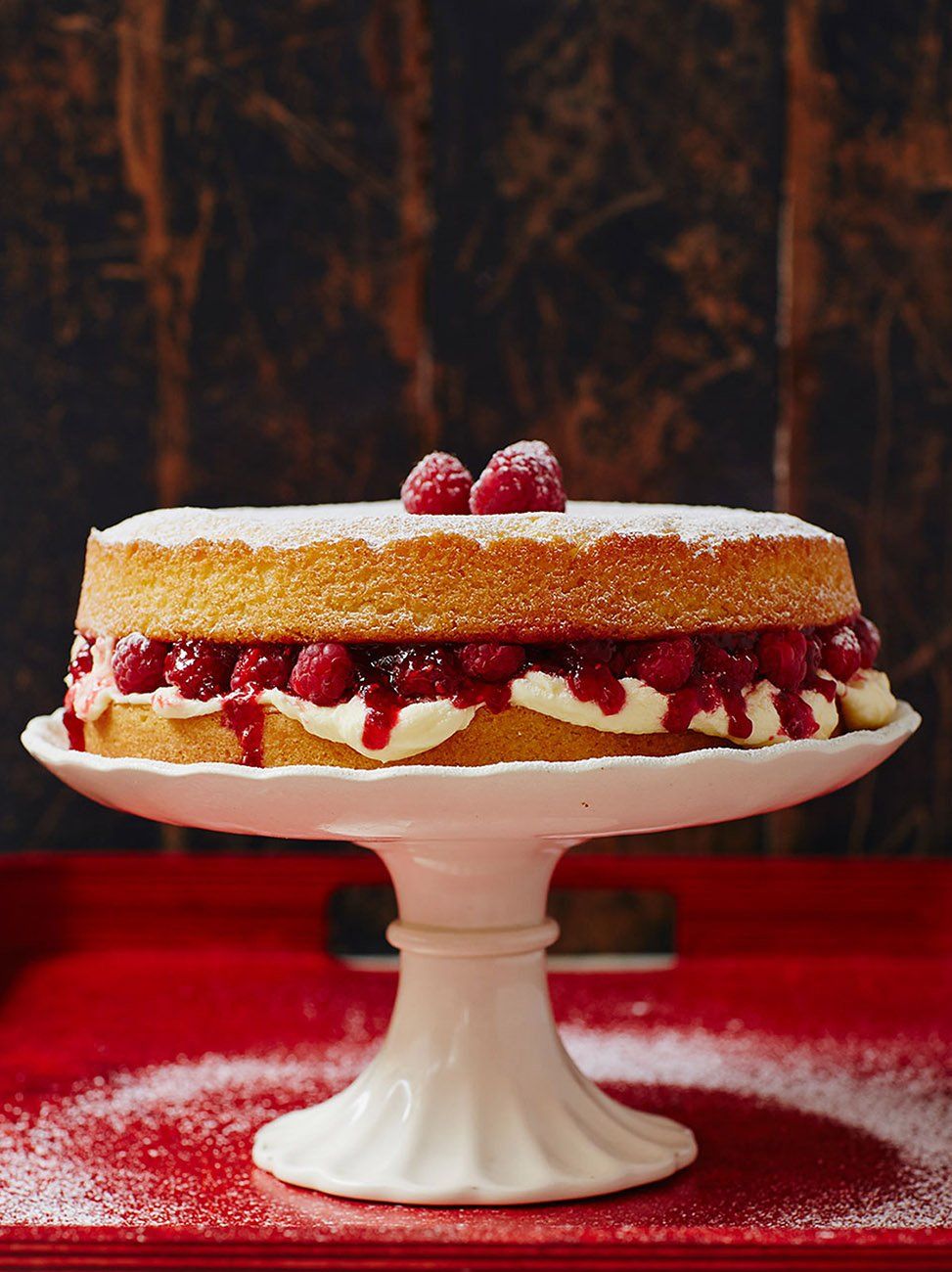 Victoria sponge cake, the British tea classic recipe - Spatula Desserts