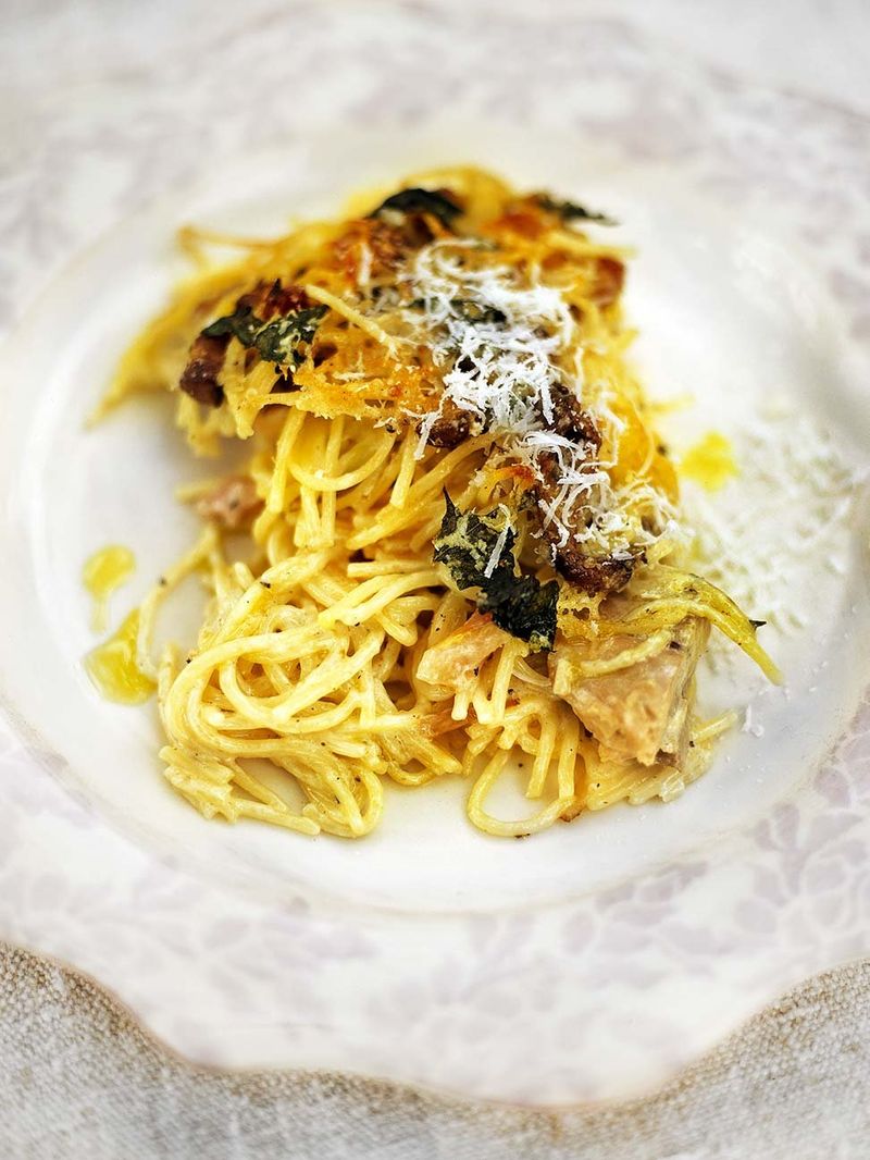 überbackene spaghetti mit hühnchen-pilz-frikassee