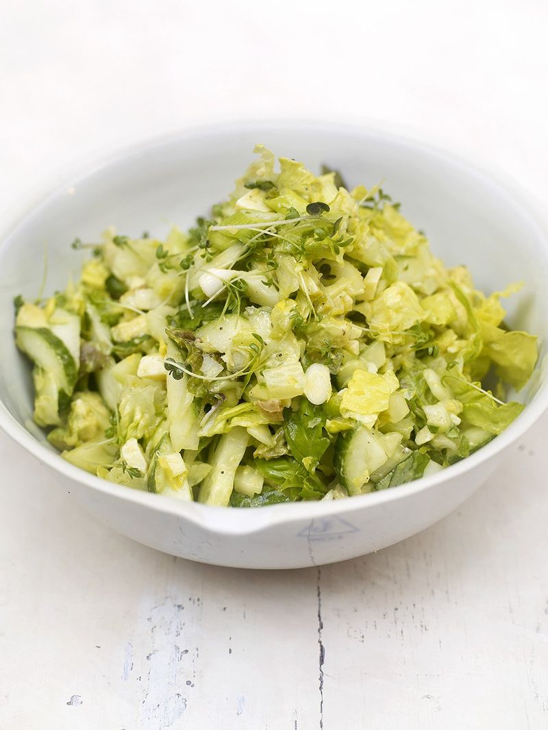 Groene gehakte salade voor elke dag