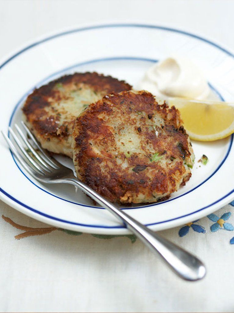 Crispy on the outside and smooth on the inside, these potato tuna patties  are the perfect way to use up some… | Fish recipes, Canned tuna recipes, Tuna  fish recipes