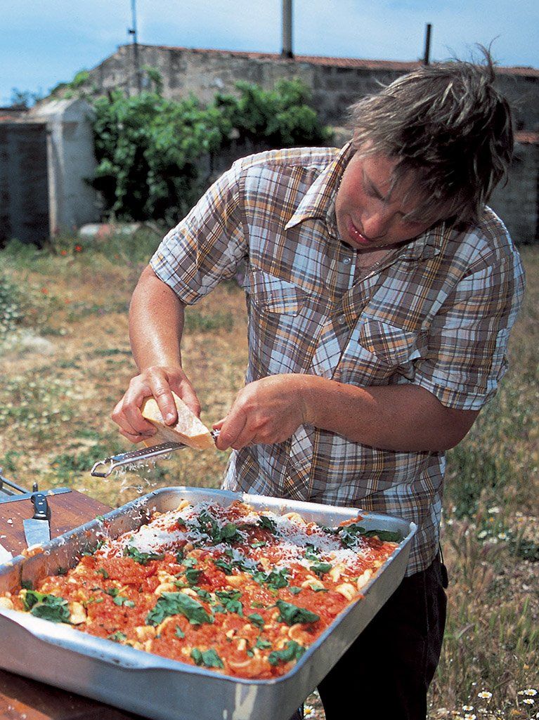 Baked pasta with tomatoes mozzarella Pasta al forno con pomodori e mozzarella