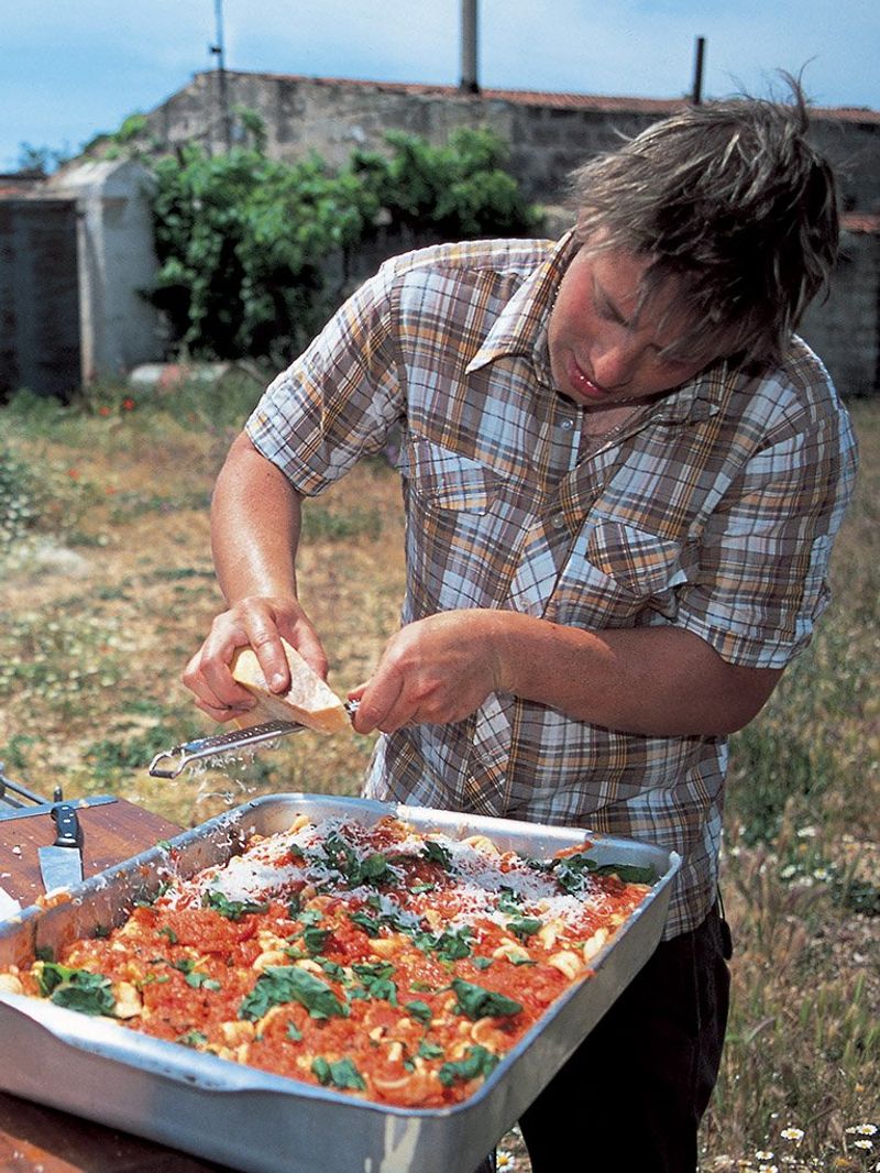 jaloezie variabel patroon Cheesy pasta bake recipe with tomatoes | Jamie Oliver recipes