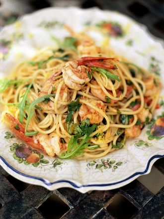 Spaghetti with prawns and rocket (Spaghetti con gamberetti e rucola)