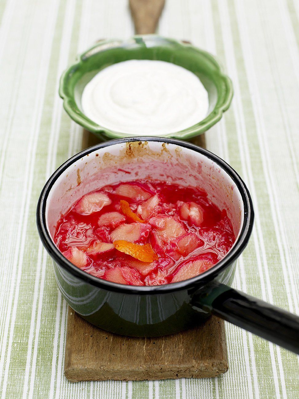 make rhubarb compote