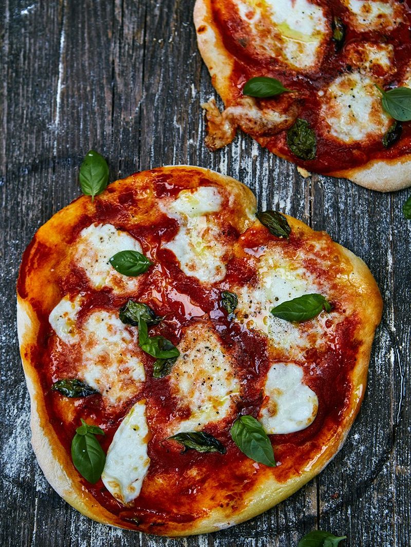skildpadde frugter kvælende Easy pizza base recipe | Jamie Oliver pizza recipes