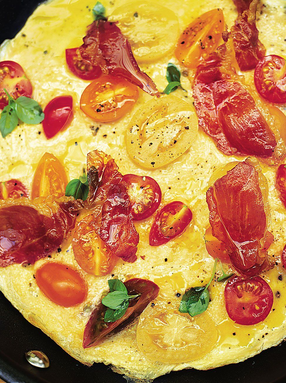 Tomato basil and prosciutto omelette