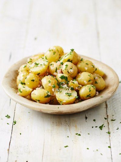 Insalata di patate novelle con scalogno, prezzemolo e vinaigrette