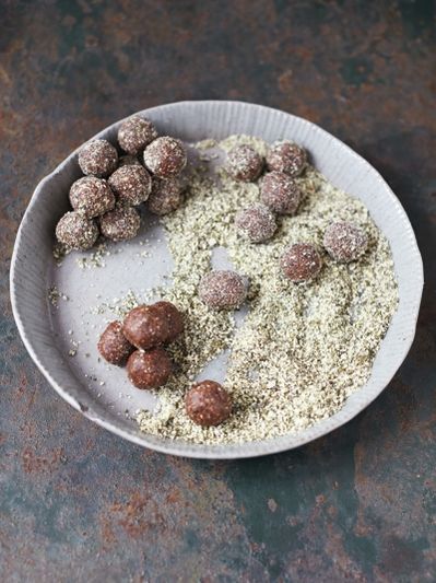 Date, cocoa & pumpkin seed energy balls