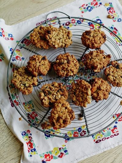 Jools' simple oat fruit biscuits
