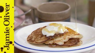 How to make one cup pancakes: Jamie, Poppy and Daisy Oliver