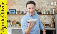 Smoothie berry breakfast bowl: Jamie Oliver