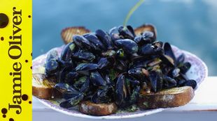 Steamed mussels with smoky bacon & cider